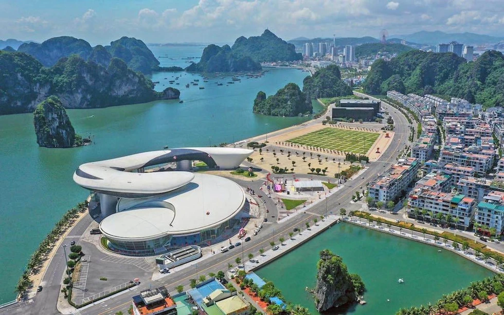 Quy hoạch chung đến năm 2040, thành phố Hạ Long trở thành đô thị dịch vụ, du lịch văn minh, thân thiện, trung tâm dịch vụ - du lịch quốc gia mang tầm quốc tế