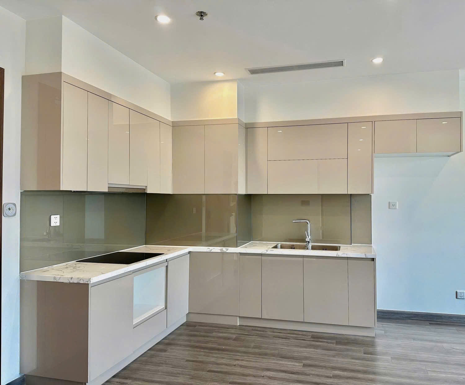 cho-thue-can-ho-1pn-cong-vinhomes-ocean-park 2 Cho thuê căn hộ 1PN+1 Vinhomes Ocean Park R1.01 đồ cơ bản