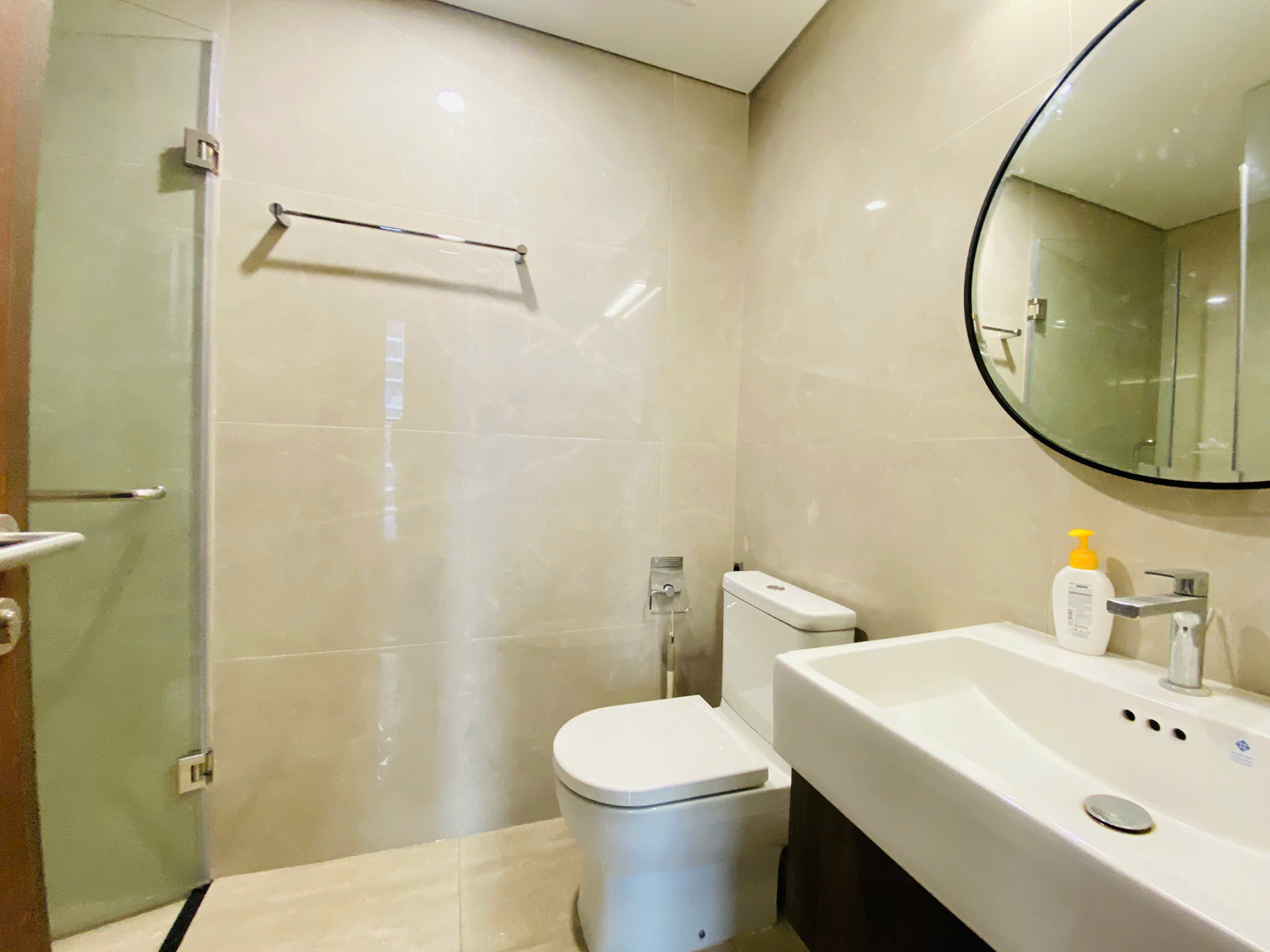 cho-thue-can-ho-2pn-2wc-masteri-waterfront wc Cho Thuê Căn Hộ 2PN 2WC Masteri Waterfront – Căn Góc Full Đồ Đẹp, Giá 13 Triệu Bao Phí