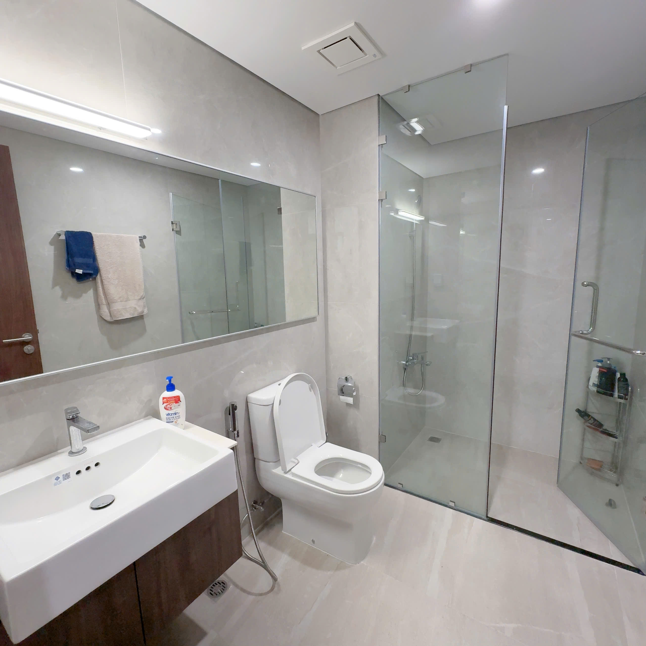 ban-can-2pn-masteri-waterfront-h2-tang-cao-3 Bán căn 2PN Masteri Waterfront H2 tầng cao, full đồ, có sổ