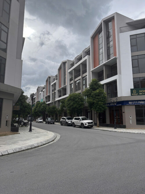 Cho thuê biệt thự liền kề Vinhomes Ocean Park 3 Vịnh Thiên Đường có thang máy