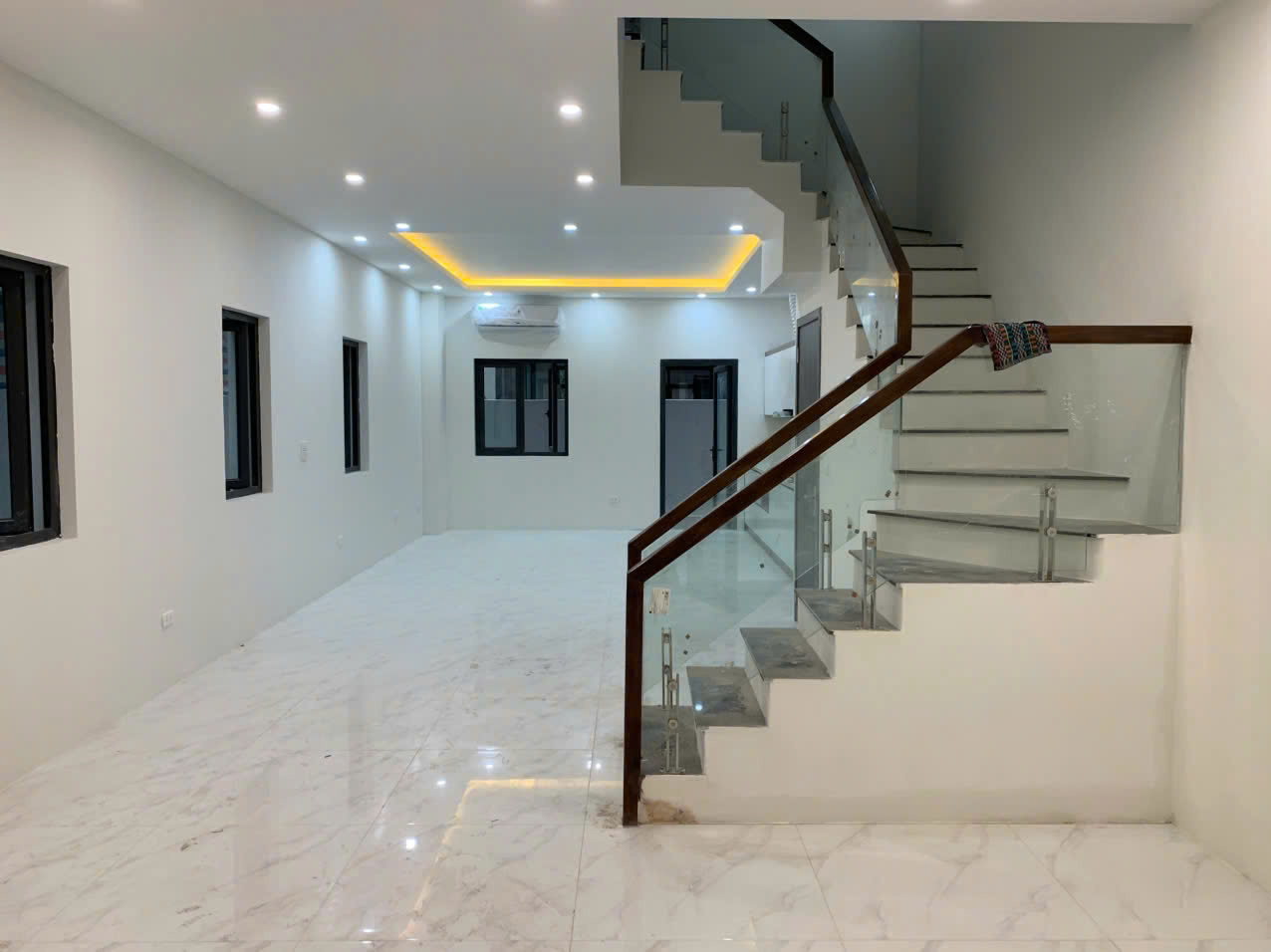 cho-thue-lien-ke-vinhomes-ocean-park-3-pho-bien-2 Cho Thuê Căn Liền Kề Vinhomes Ocean Park 3 – Phân Khu Phố Biển | Giá 10 Triệu Bao Phí