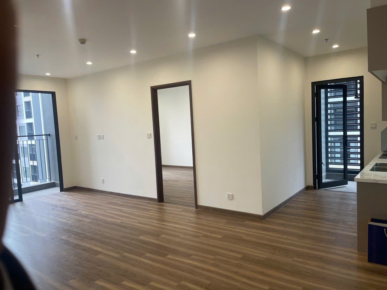 cho-thue-can-ho-2pn-zurich-3-vinhomes-ocean-park-2 Cho thuê căn hộ 2PN Zurich 3 Vinhomes Ocean Park, diện tích 75m² thông thuỷ, nội thất nguyên bản CĐT, giá 10 triệu/tháng