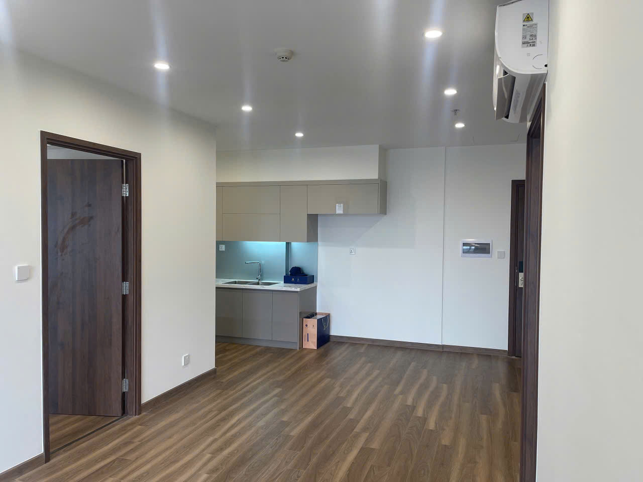 cho-thue-can-ho-2pn-zurich-3-vinhomes-ocean-park-3 Cho thuê căn hộ 2PN Zurich 3 Vinhomes Ocean Park, diện tích 75m² thông thuỷ, nội thất nguyên bản CĐT, giá 10 triệu/tháng