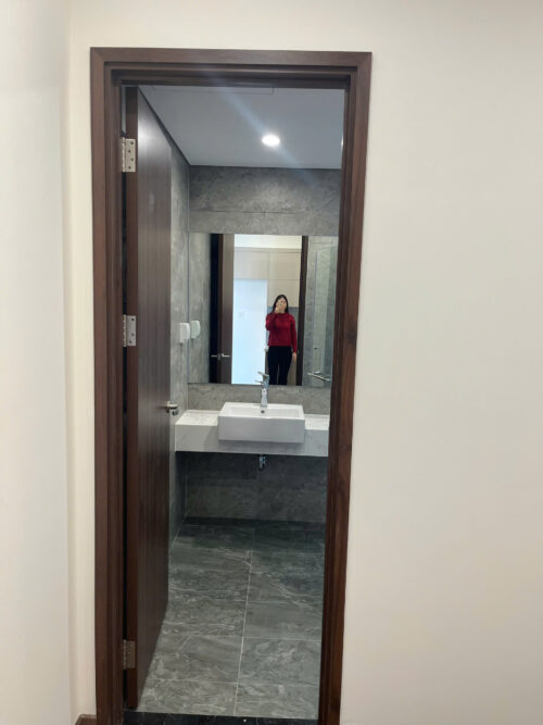 Cho thuê căn hộ Studio tòa ZR2 Vinhomes Ocean Park, nội thất cơ bản có rèm điều hòa, giá 5.5 triệu/tháng