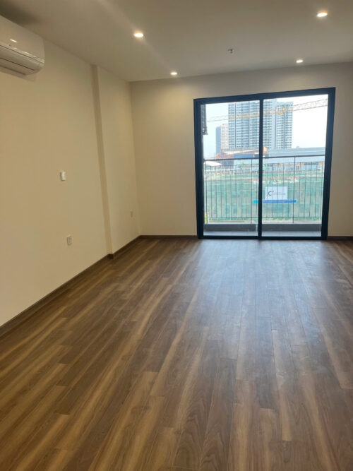 Cho thuê căn hộ Studio tòa ZR2 Vinhomes Ocean Park, nội thất cơ bản có rèm điều hòa, giá 5.5 triệu/tháng