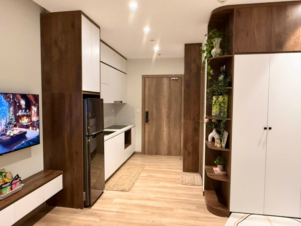 Homestay Landmark Ecopark tòa L1 tầng cao, view đẹp, full nội thất