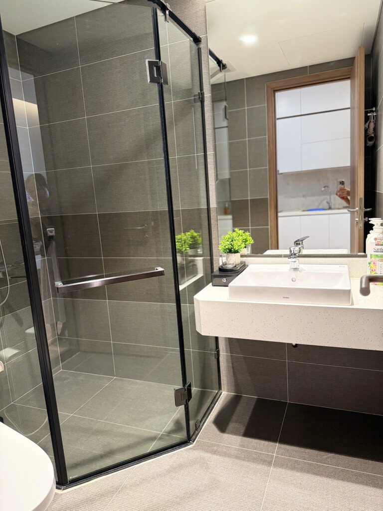 Homestay Landmark Ecopark tòa L1 tầng cao, view đẹp, full nội thất