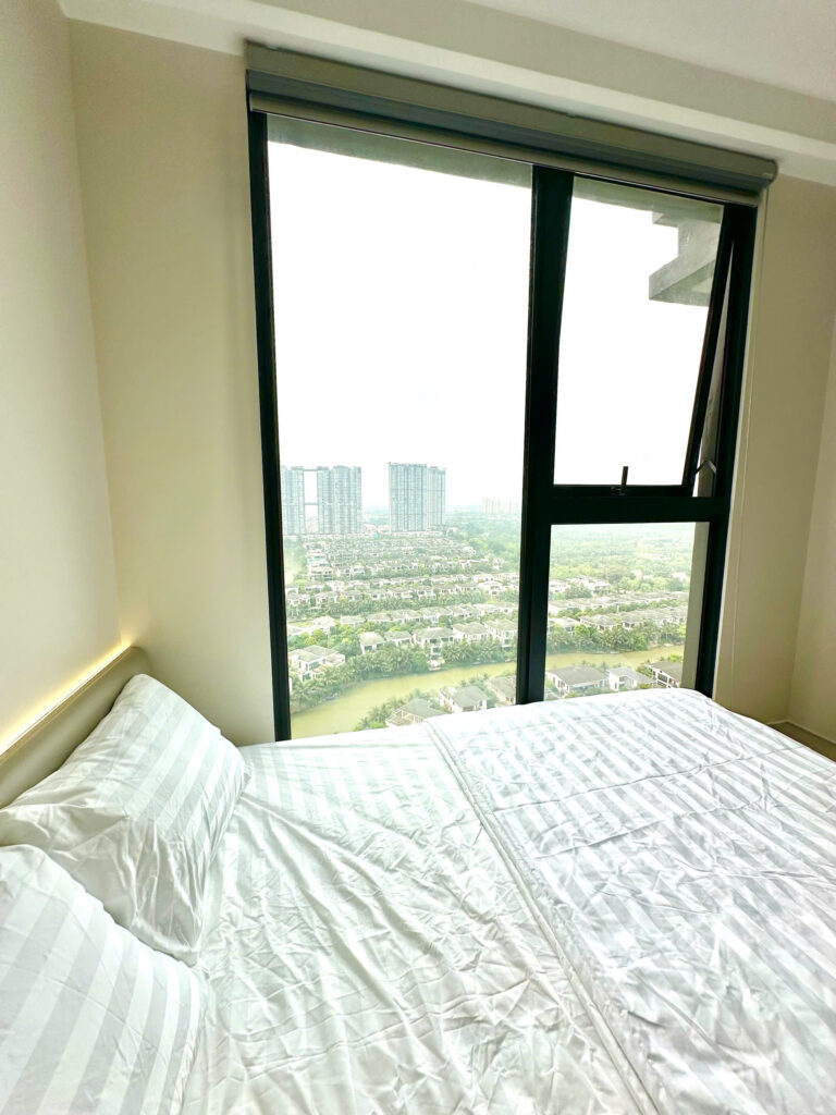 Homestay Sky Forest Ecopark SF2 2 phòng ngủ căn góc tầng 23 view đảo