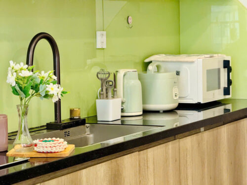 Homestay Ecopark 2PN Tòa R1 View Hồ Có Bồn Tắm Cực Đẹp