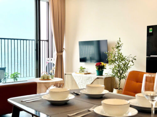 Homestay Ecopark 2PN Tòa R1 View Hồ Có Bồn Tắm Cực Đẹp
