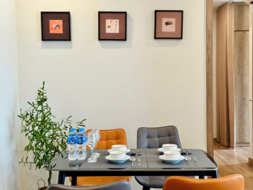 Homestay Ecopark 2PN Tòa R1 View Hồ Có Bồn Tắm Cực Đẹp