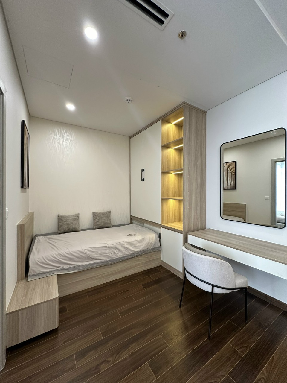 homestay-masteri-west-heights-toa-d-1pn-view-ho-7 Homestay Masteri West Heights tòa D căn 1PN+1 diện tích 50m², tầng cao, view hồ