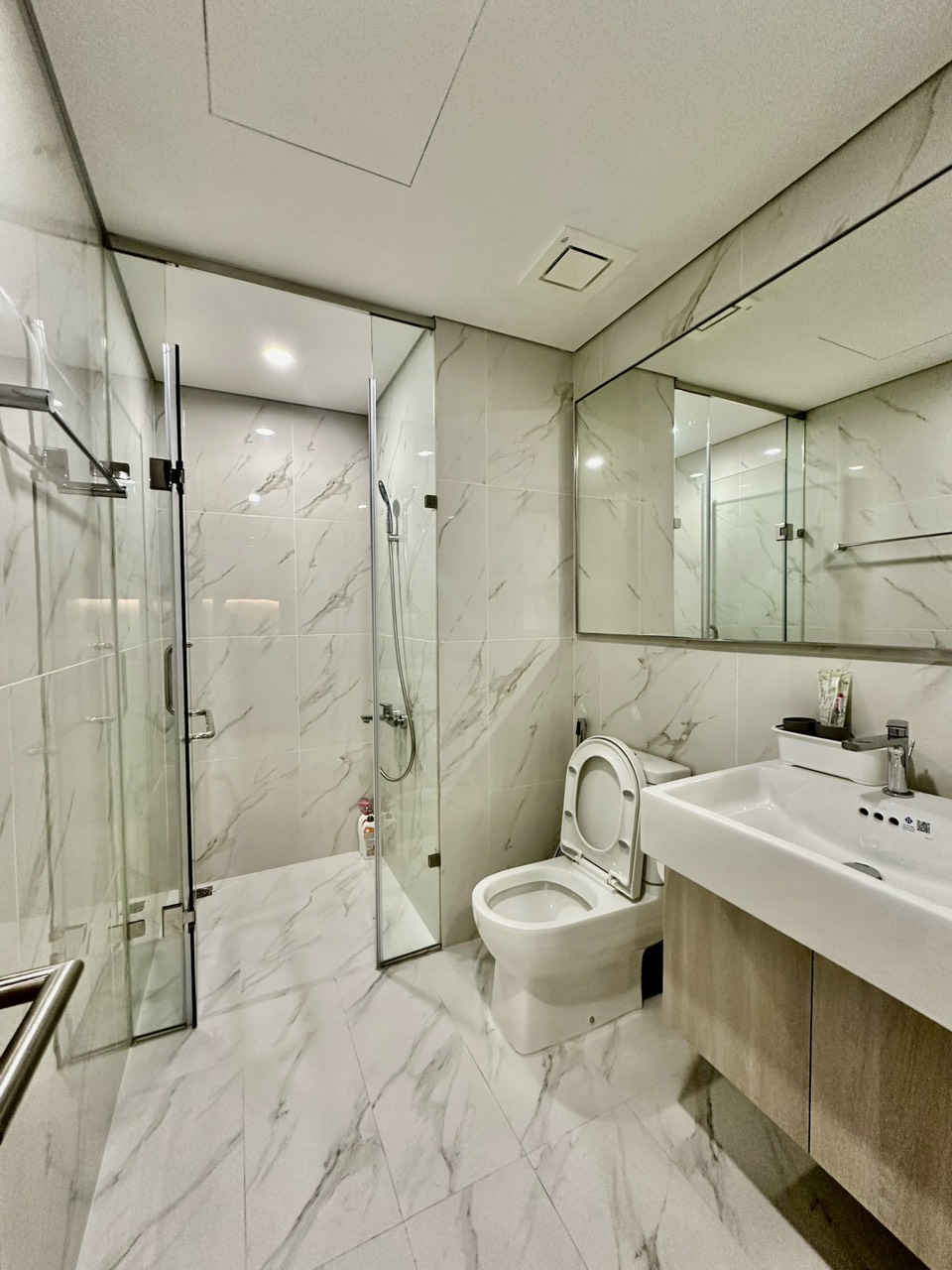 homestay-masteri-west-heights-toa-d-1pn-view-ho-8 Homestay Masteri West Heights tòa D căn 1PN+1 diện tích 50m², tầng cao, view hồ