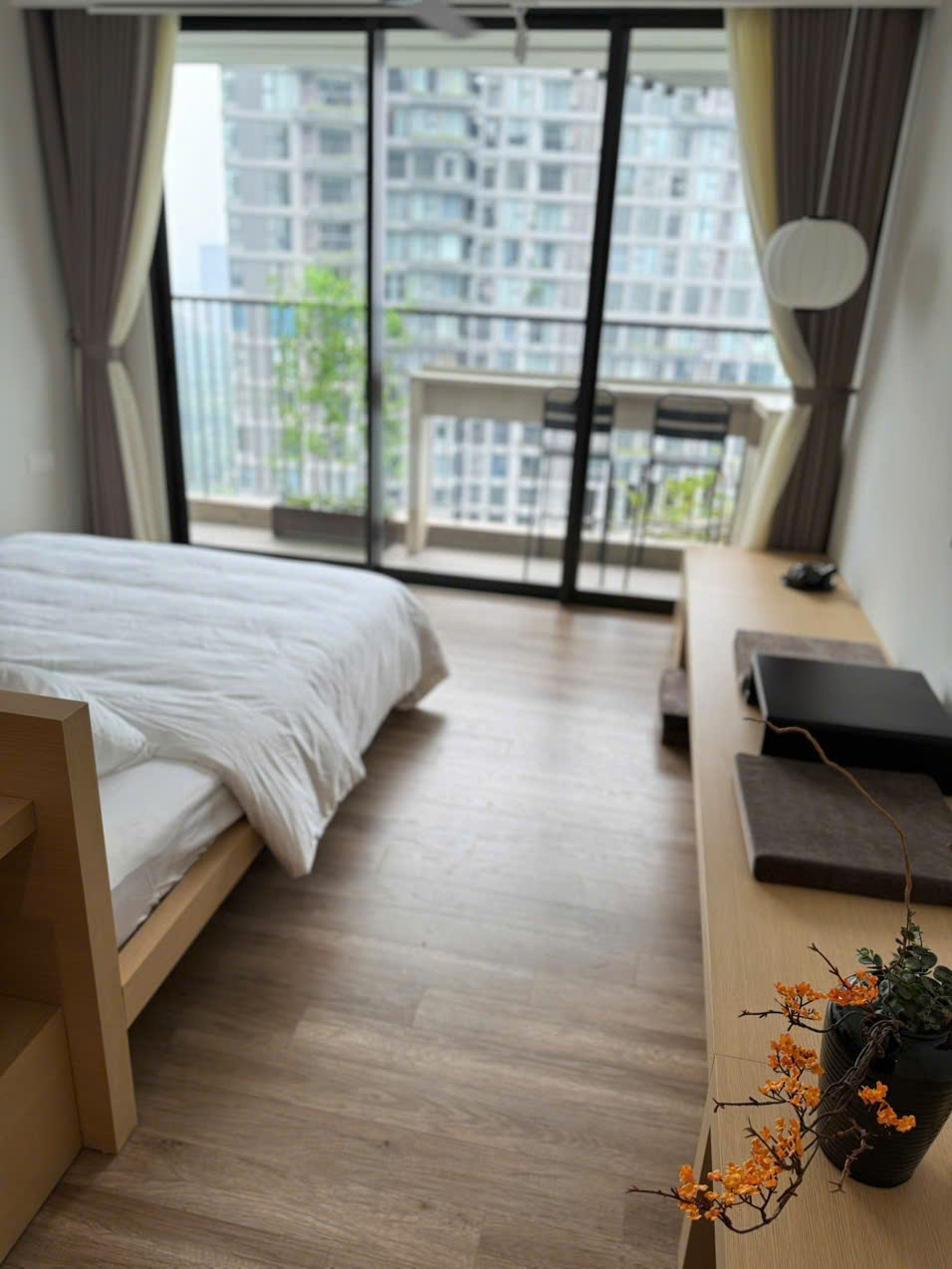 homestay-studio-swanlake-onsen-r1-tang-27-view-ho-thien-nga (2) Homestay Studio Swanlake Onsen R1 Tầng 27 View Hồ Thiên Nga