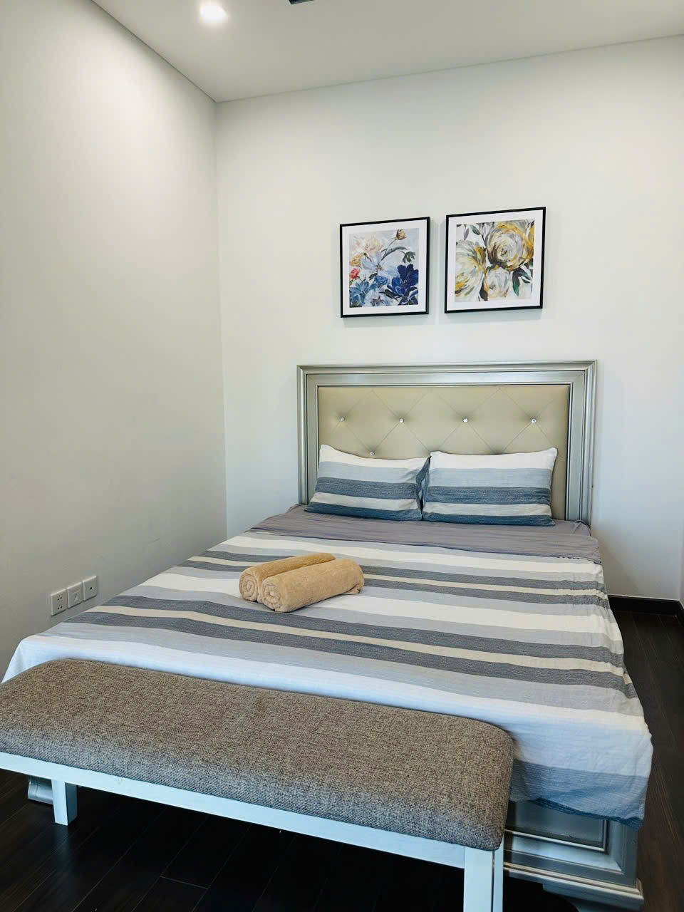 homestay-vinhomes-smart-city-can-2pn-2wc-masterise-west-height (13) Homestay Masterise West Heights 2PN 2WC View Hồ