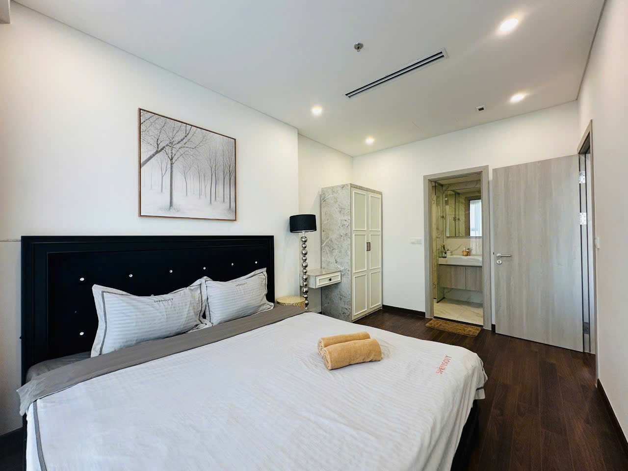 homestay-vinhomes-smart-city-can-2pn-2wc-masterise-west-height (5) Homestay Masterise West Heights 2PN 2WC View Hồ