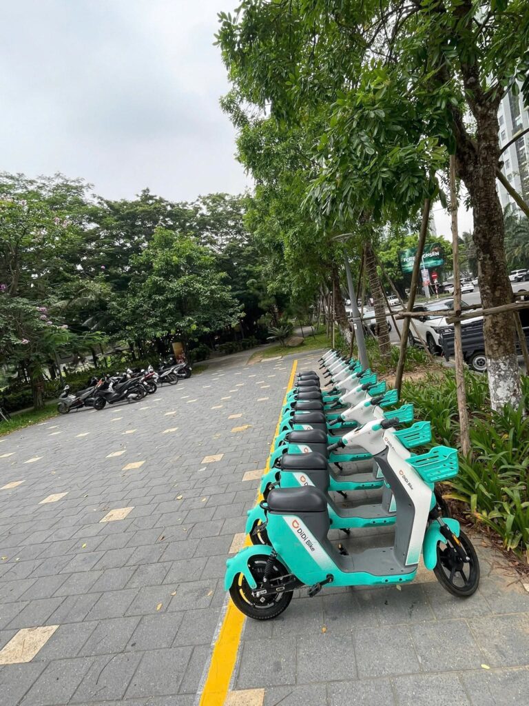 Thuê xe đạp tại Ecopark để khám phá Hồ Thiên Nga