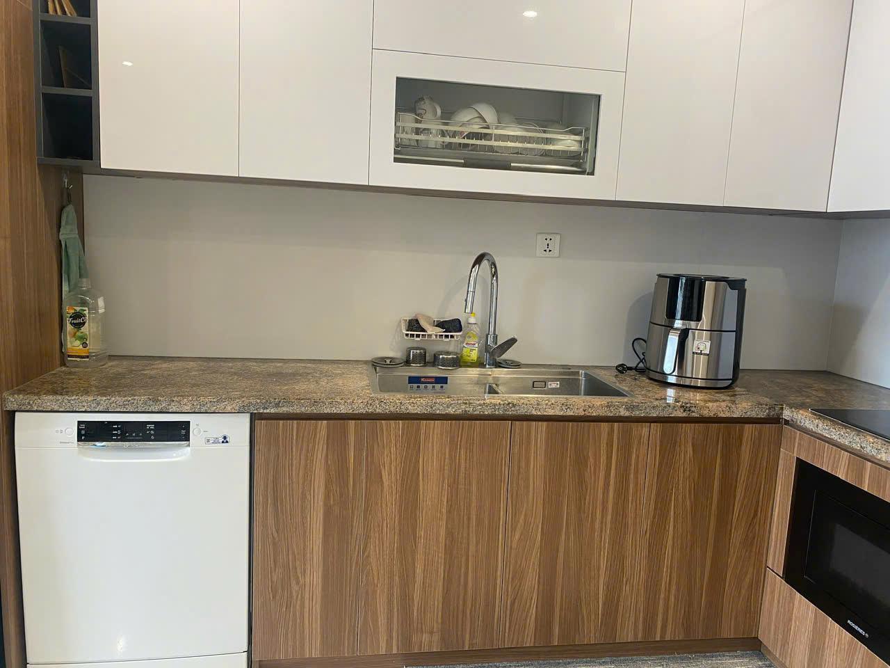 2-bedroom-2-bathroom-apartment-for-rent-vinhomes-ocean-park (6) 2 Bedroom 2 Bathroom Apartment for Rent in S1.08 Sapphire 1 | High Floor | Vinhomes Ocean Park
