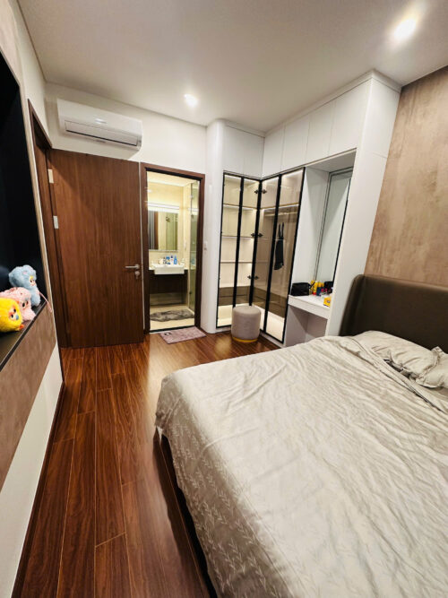 Luxury 2 Bedroom Apartment for Rent in Masteri Waterfront H3