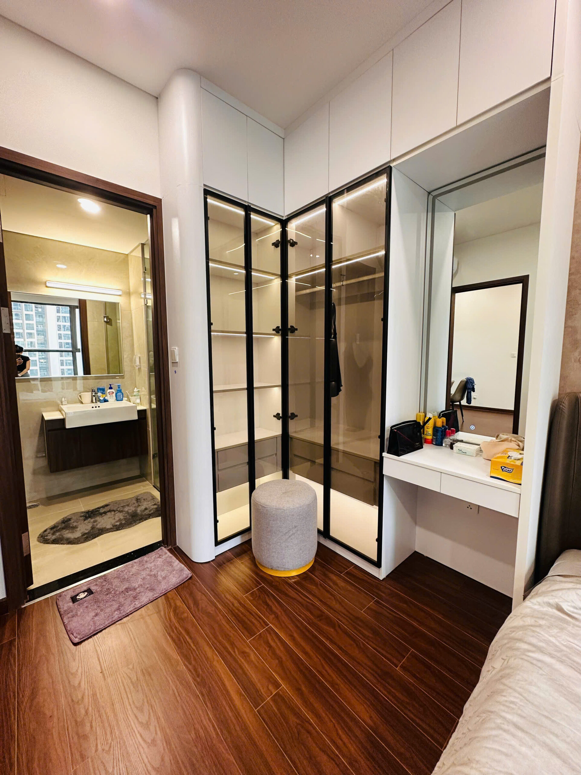 2-bedroom-apartment-for-rent-masteri-waterfront-h3-vinhomes-ocean-park (3) Luxury 2 Bedroom Apartment for Rent in Masteri Waterfront H3
