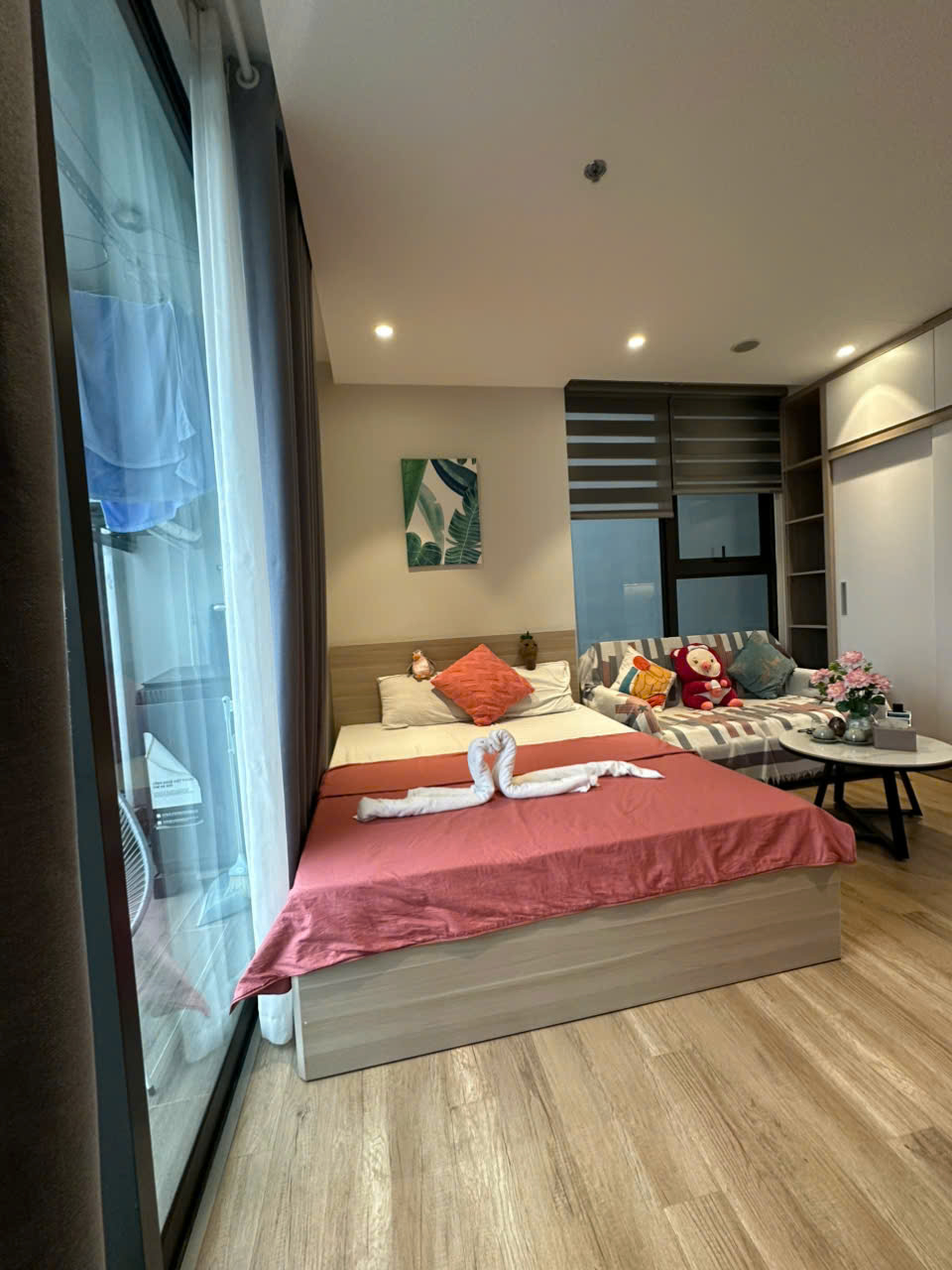 homestay-studio-ecopark-landmark-l2-view-song-hong (5) Homestay Studio Ecopark Landmark L2 | Tầng 18 View Sông Hồng Cực Thoáng