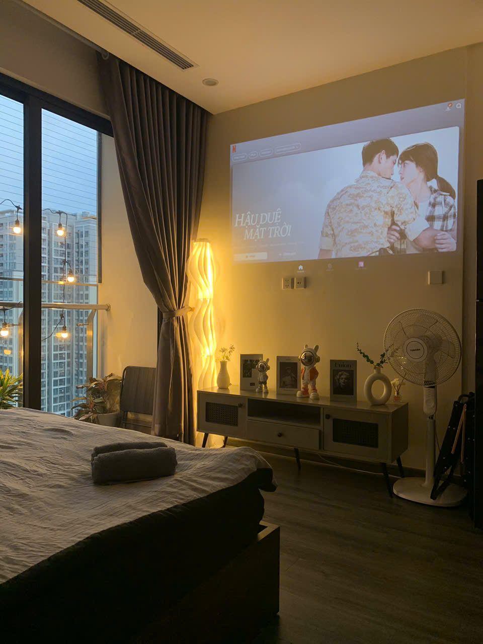 homestay-studio-tonkin-1-tang-30-may-chieu-netflix-ban-cong (3) Homestay Imperia Smart City I2 Tầng 19 Studio Full Nội Thất