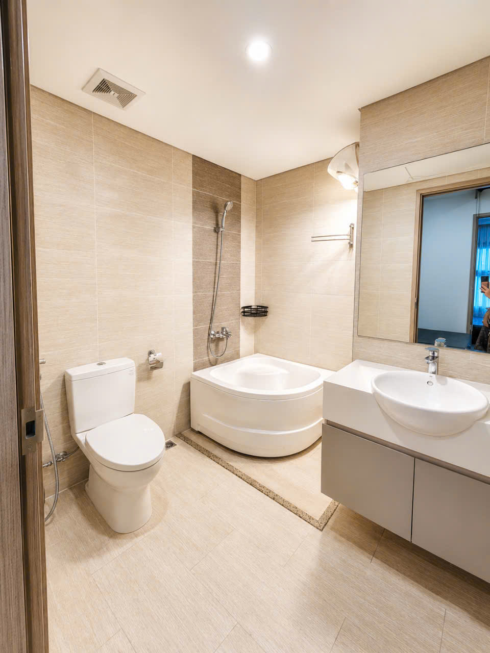 homestay-vinhomes-smart-city-s103-1pn-plus-bon-tam-2-giuong (4) Homestay Vinhomes Smart City S1.03 Tầng 25 | 1PN+ Có Bồn Tắm, 2 Giường, View Thoáng