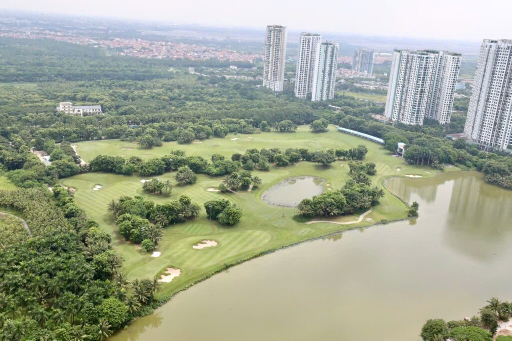 Homestay Ecopark Qua Đêm view hồ và sân Golf