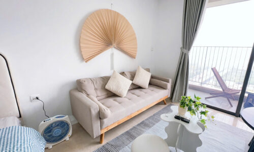 Homestay Dcapitale Trần Duy Hưng có ban công thư giãn